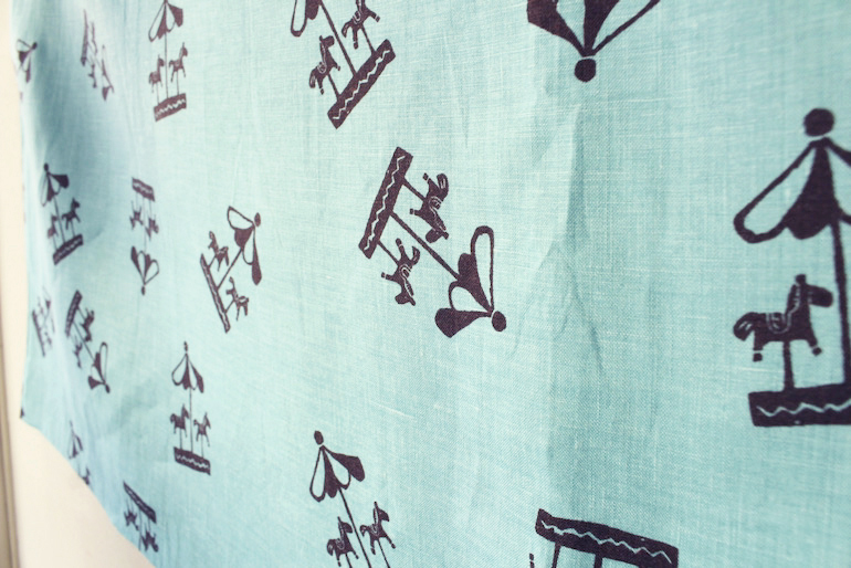 LINNET リネンプリント<br />回転木馬ブルー